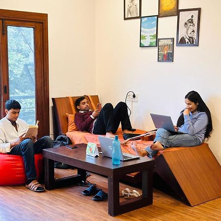 A Sleepy Fox Hostel New Delhi Ngoại thất bức ảnh