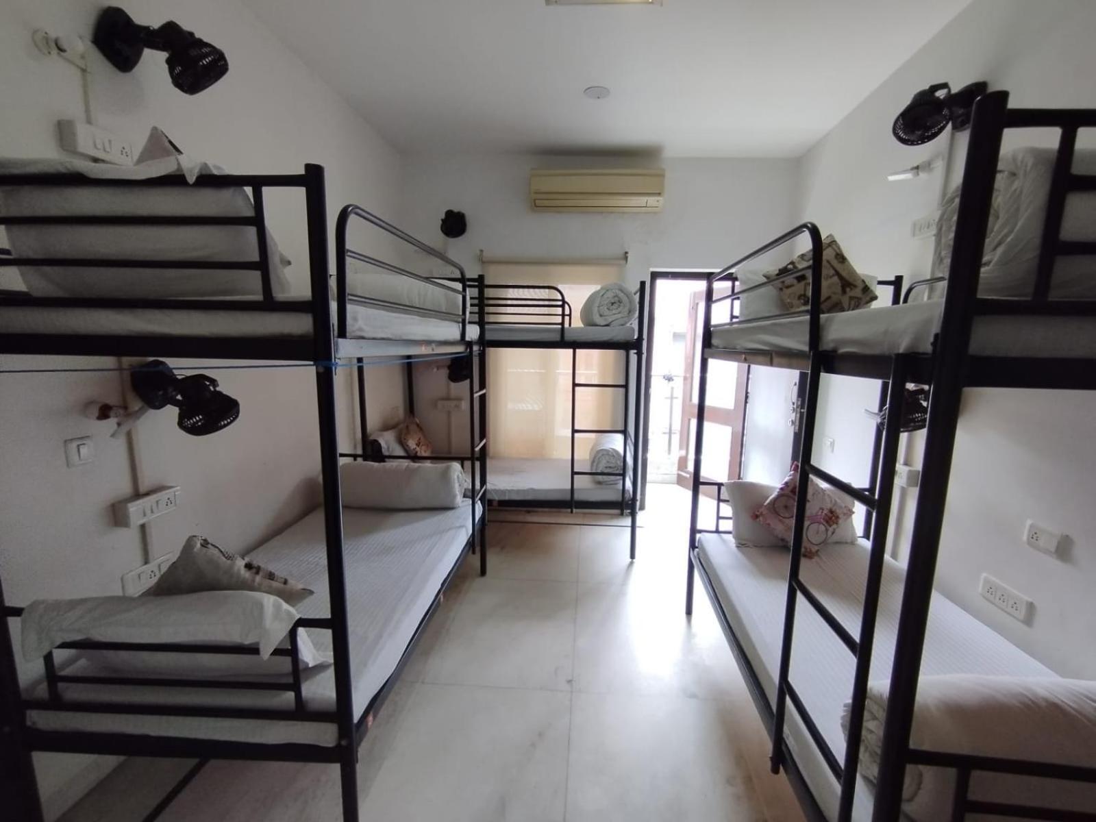 A Sleepy Fox Hostel New Delhi Ngoại thất bức ảnh