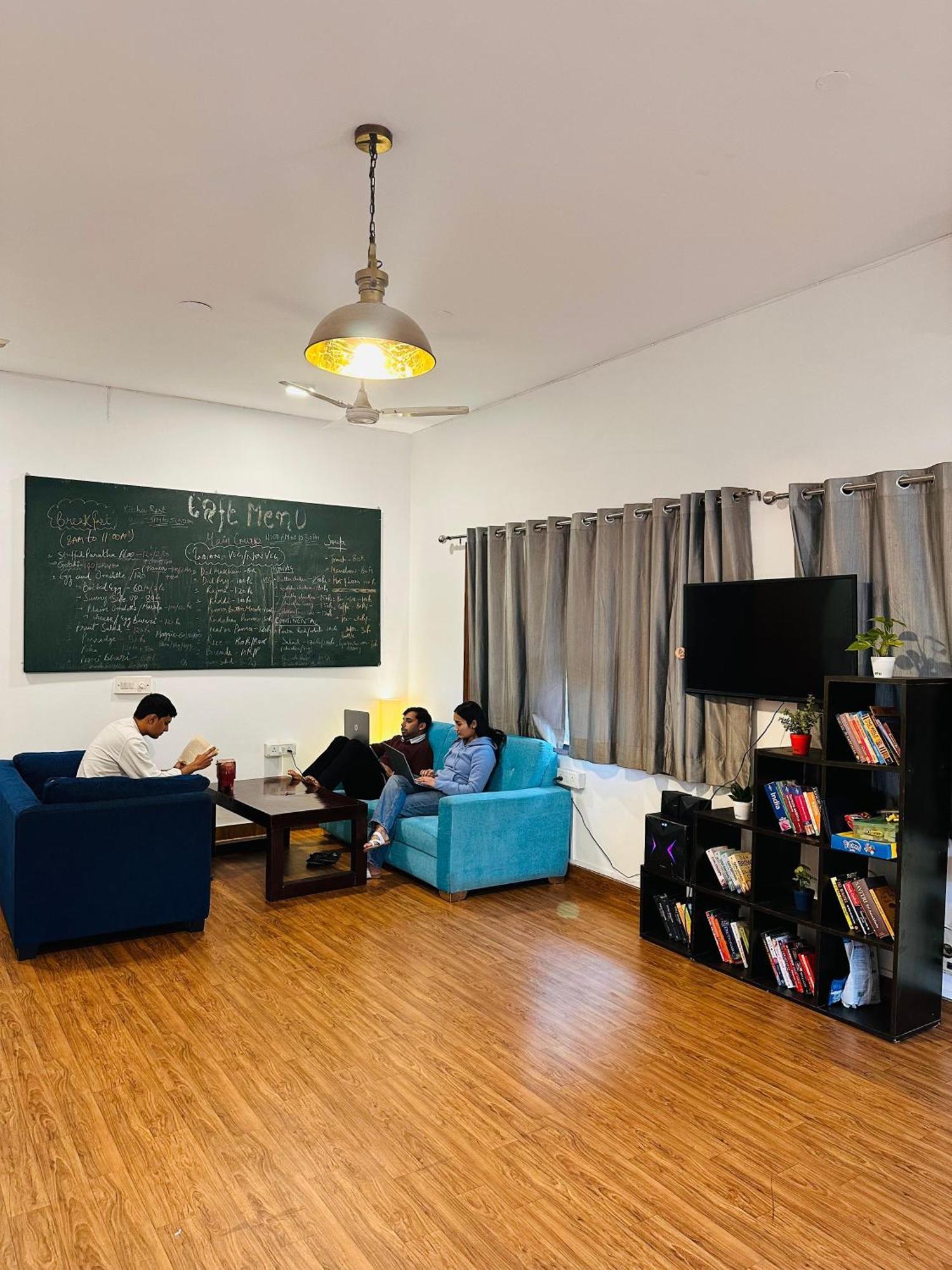 A Sleepy Fox Hostel New Delhi Ngoại thất bức ảnh
